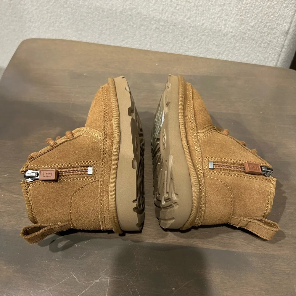 Ugg NEW Kids Neumel ll Water Resistant Chukka Boot size 7M